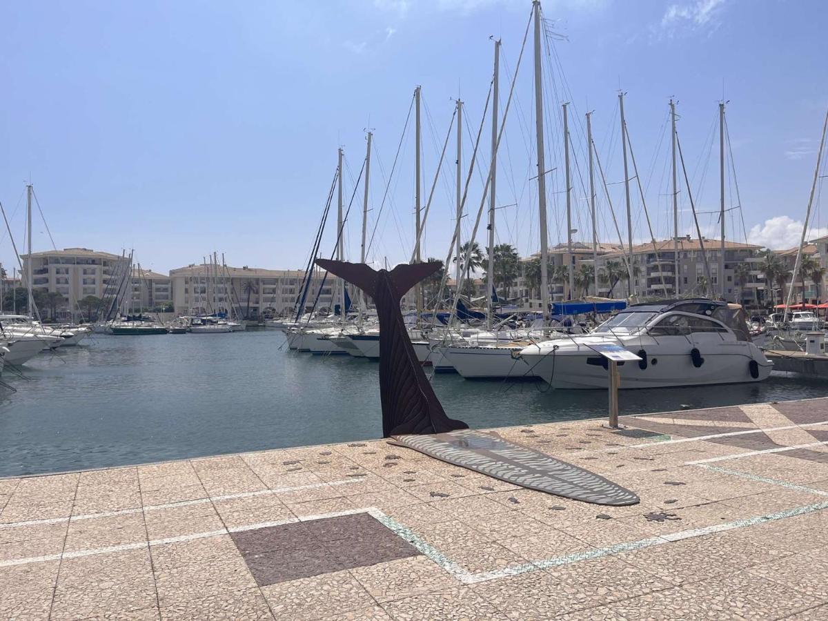 Studio Cabine A 200M De Port Frejus, Plage, Commerces, Terrasse, 4 Couchages, Menage Inclus - Fr-1-226A-31 Exterior foto