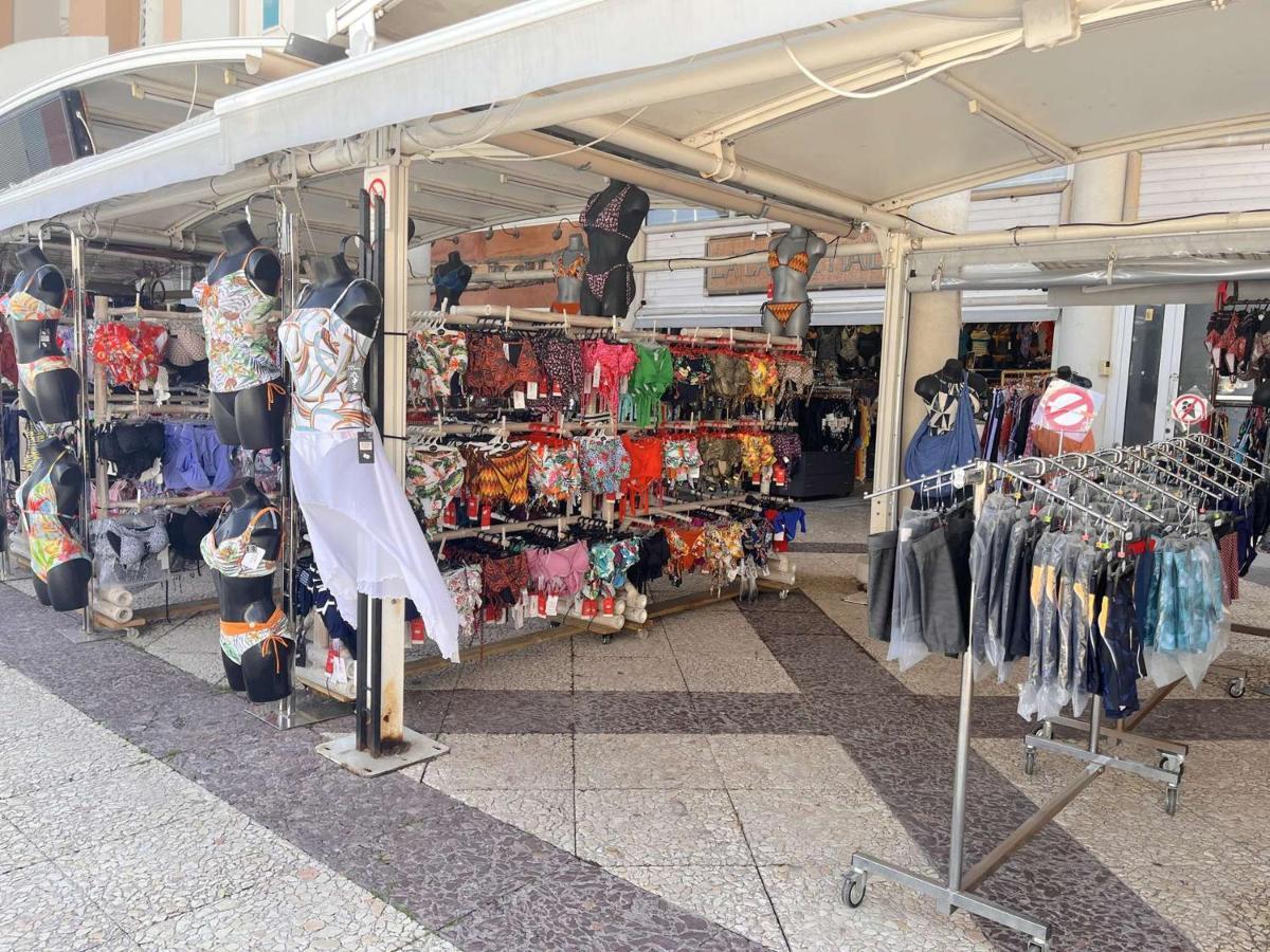 Studio Cabine A 200M De Port Frejus, Plage, Commerces, Terrasse, 4 Couchages, Menage Inclus - Fr-1-226A-31 Exterior foto