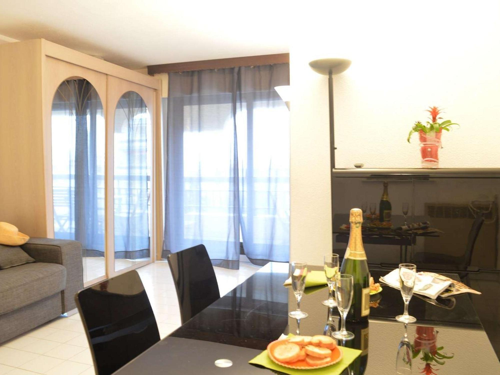 Studio Cabine A 200M De Port Frejus, Plage, Commerces, Terrasse, 4 Couchages, Menage Inclus - Fr-1-226A-31 Exterior foto